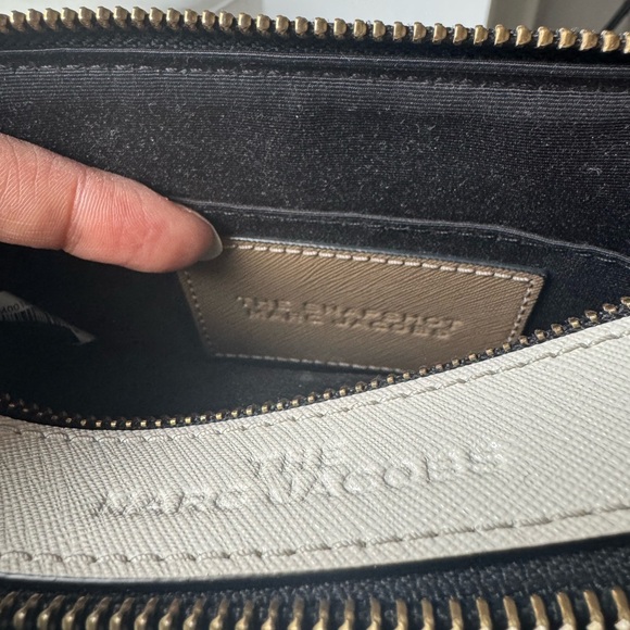 Marc Jacobs SNAPSHOT Tan Crossbody Bag - Picture 8 of 16